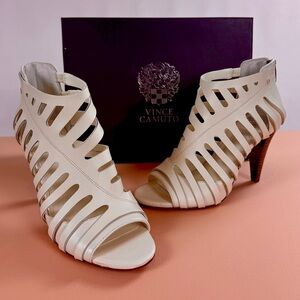 Vince Camuto Amendia Cut Out Booties White Size 7